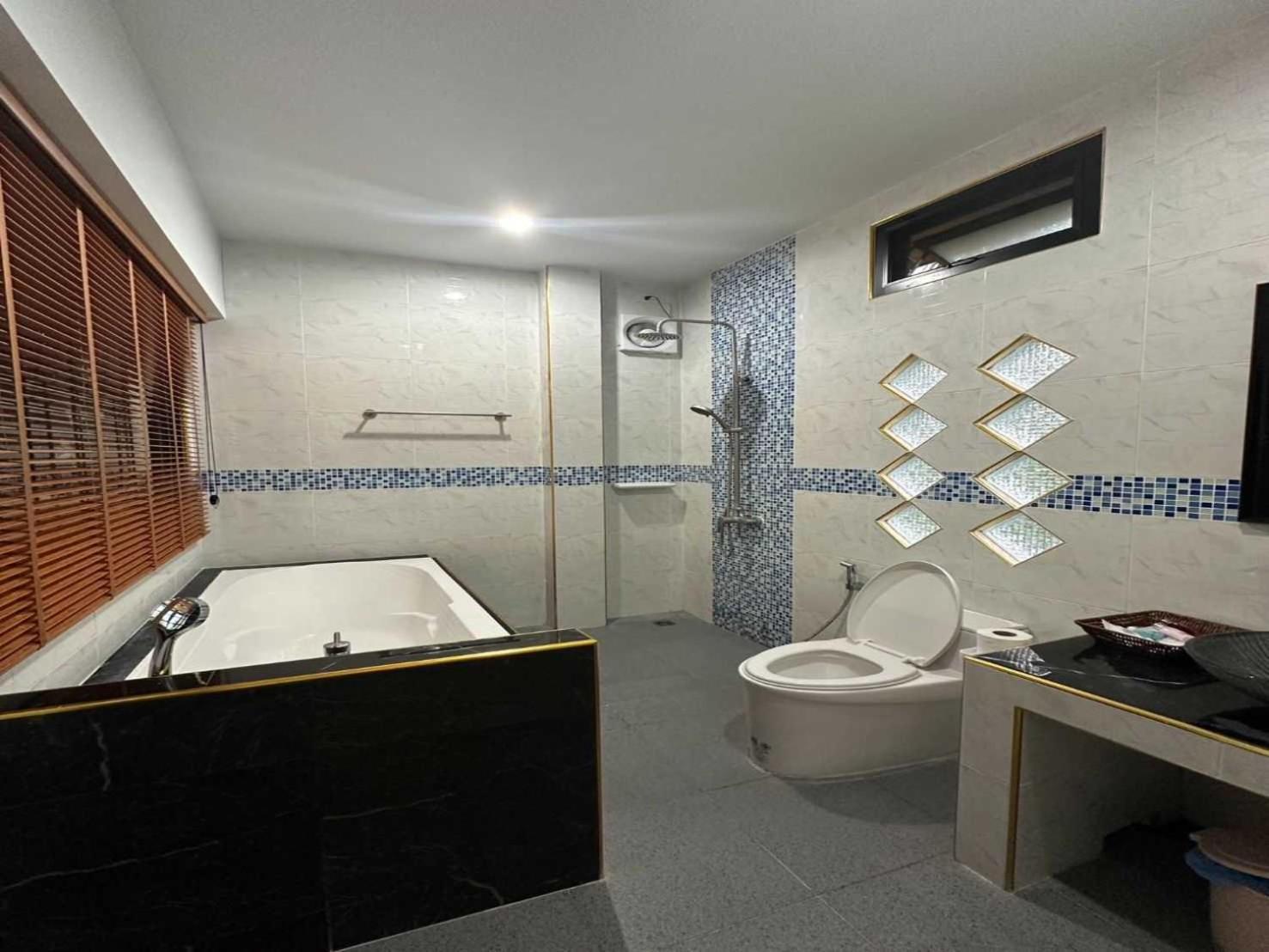 Capital O 75518 Baan Rose Resort อ่าวลึก ภายนอก รูปภาพ