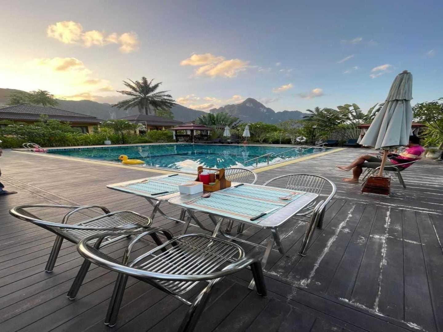 Capital O 75518 Baan Rose Resort อ่าวลึก ภายนอก รูปภาพ