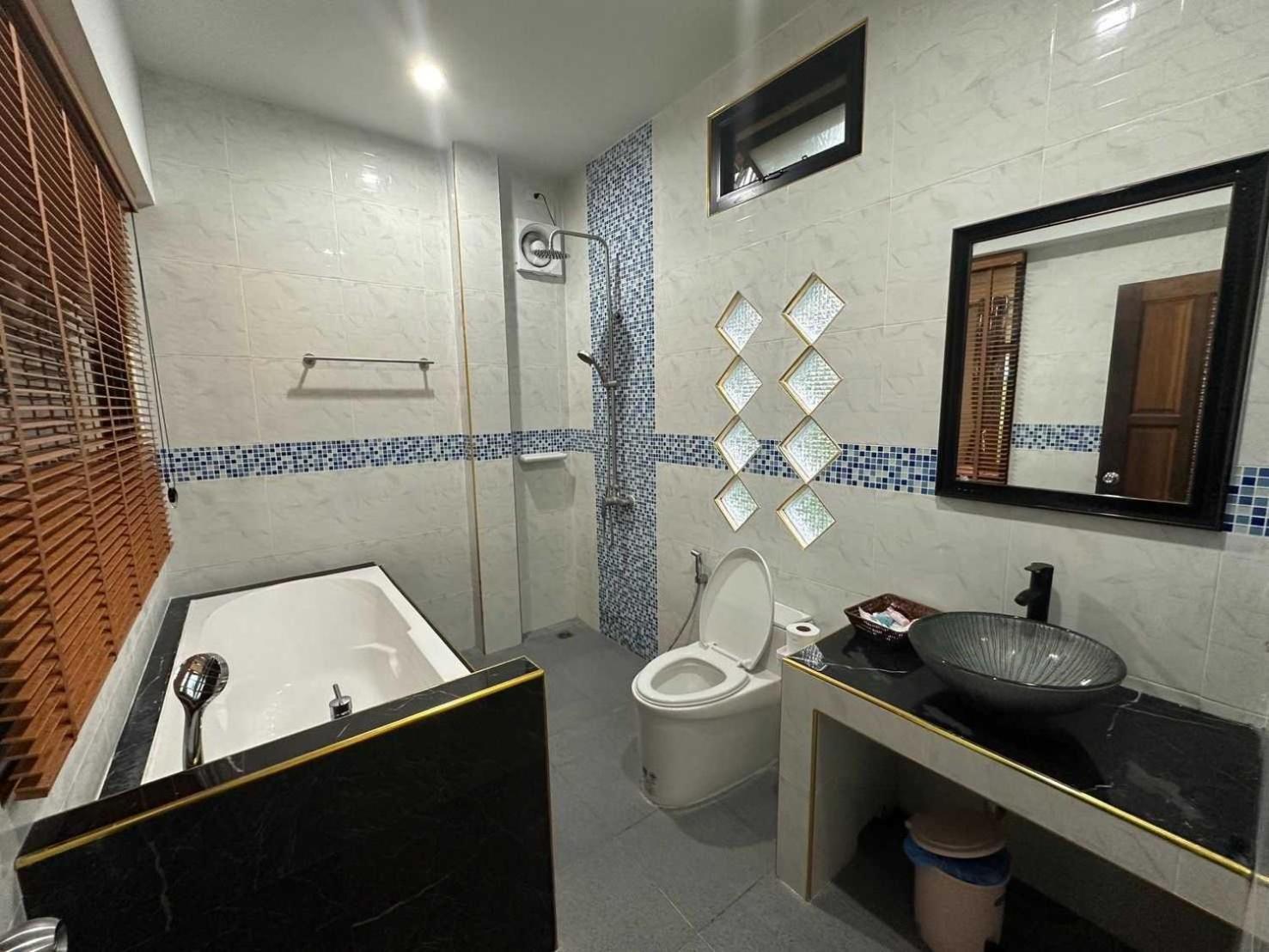 Capital O 75518 Baan Rose Resort อ่าวลึก ภายนอก รูปภาพ
