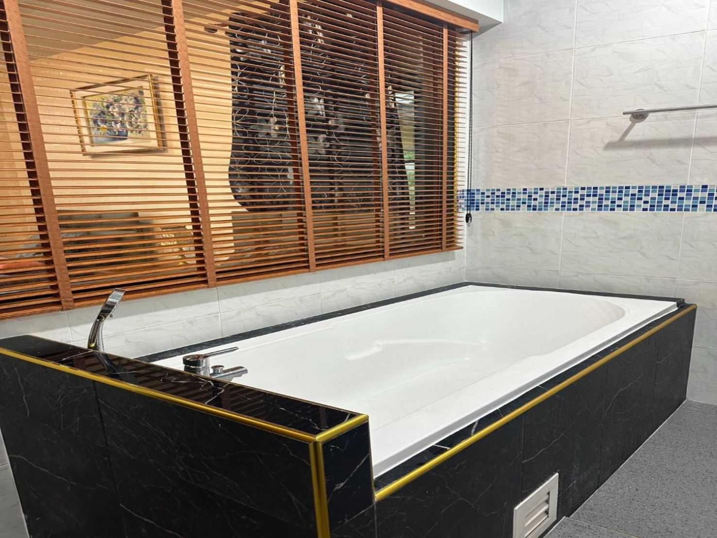 Capital O 75518 Baan Rose Resort อ่าวลึก ภายนอก รูปภาพ